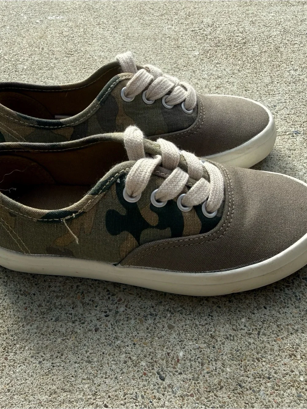 Old Navy Kids Camo Canvas Lace-Up Sneakers in Olive and Tan